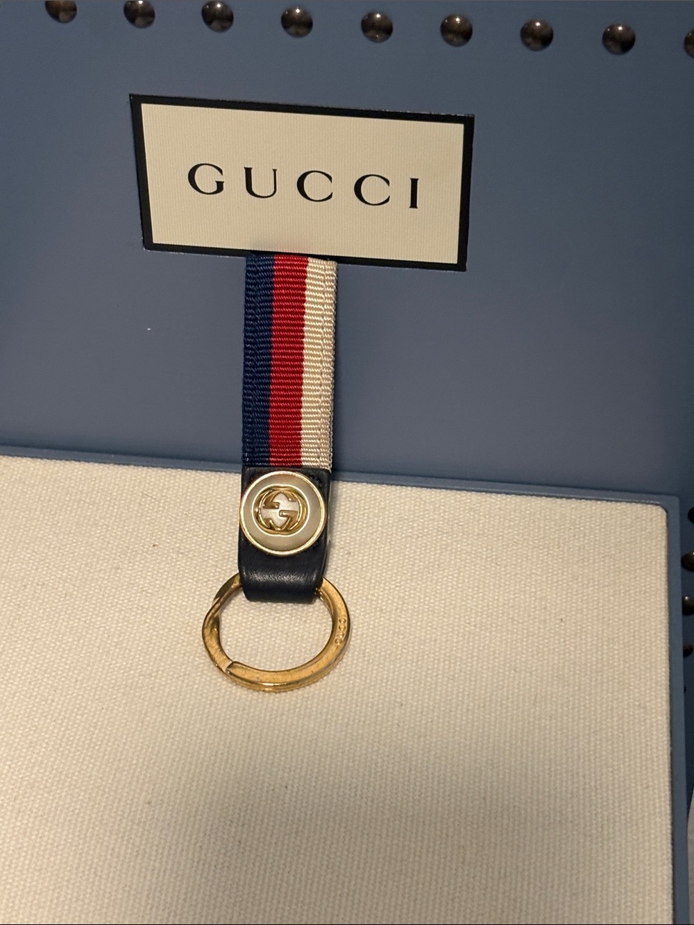 GUCCI Interlocking Pearl Keychain - Picture 2 of 8